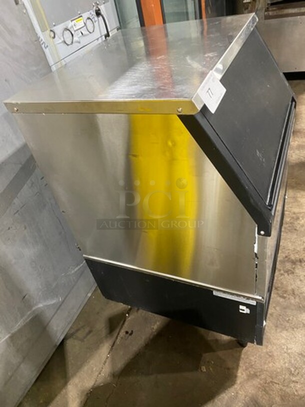 Maxx Ice Undercounter Automatic Ice Maker! With Stainless Steel Body! On Legs! Model: MIM250 SN: 02500517427 115V 60HZ 1 Phase - Image 3 of 9