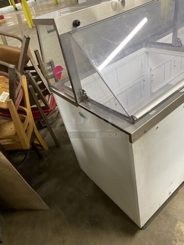 True Commercial Ice Cream Dipping Cabinet Merchandiser! With Sneeze Guard! With Flip Access Doors! Model: TDC-67 SN: 7429011 115V 60HZ 1 Phase - Image 4 of 7