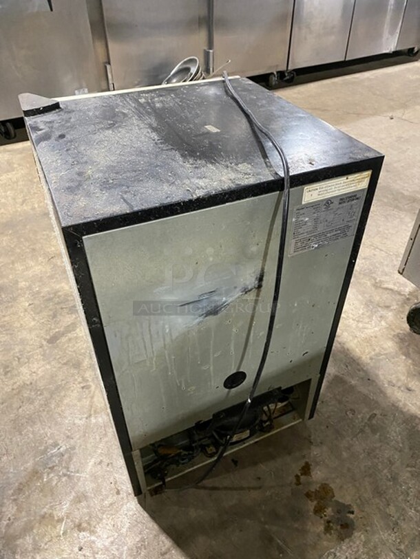 NICE! Haier Commercial Countertop Reach In Cooler Merchandiser! With View Through Door! Model HBCN05FVS Serial 1401003513! 115V! WORKING WHEN REMOVED! - Image 4 of 7
