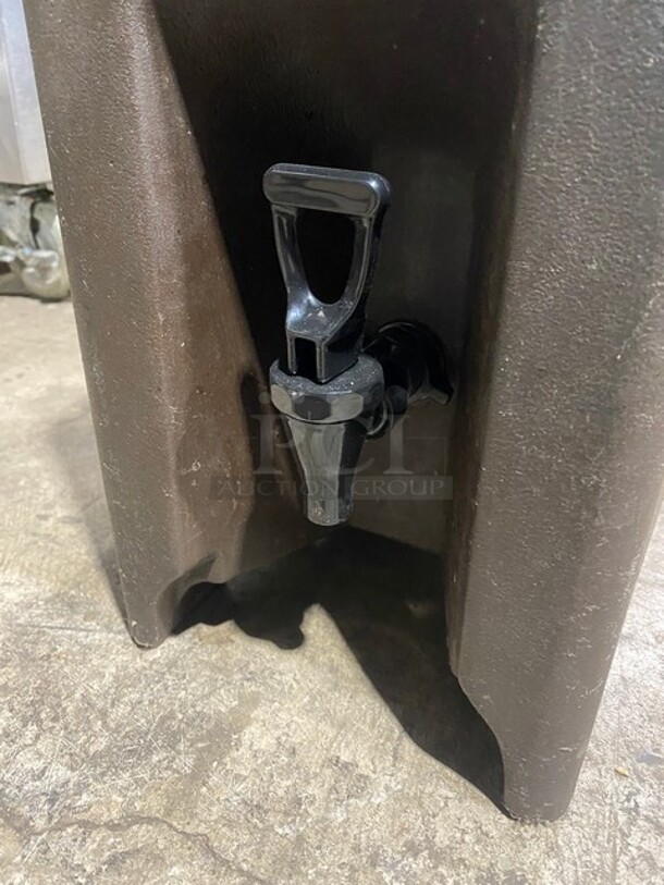 Cambro Insulated Beverage Dispenser! 2x Your Bid! - Image 4 of 8