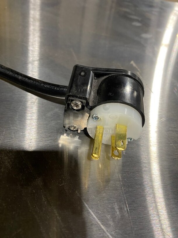 SWEET! LATE MODEL LIKE NEW! BARLEY USED! 2021 Leader Stainless Steel Low Boy Under Counter Freezer! MODEL ESFB72 SN: NE11RI789A 115V 1PH! Working When Removed! - Image 8 of 8