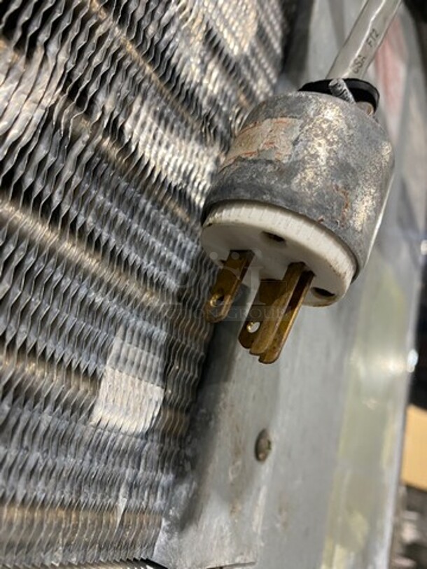 DON'T LOSE OUT! Hoshizaki KML-250MAH Stainless Steel Commercial Ice Head on Hoshizaki D970. Commercial Ice Bin. 115-120 Volts, 1 Phase.
 - Image 8 of 8