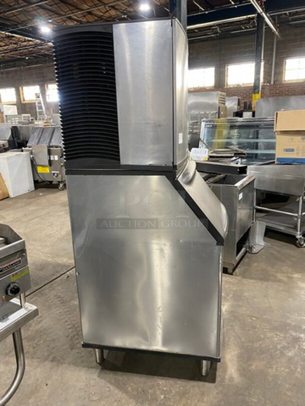 Manitowoc Commercial Ice Maker Machine! With Commercial Ice Bin! All Stainless Steel! On Legs! Model: SD0852A SN: 110603249 208/230V 60HZ 1 Phase - Image 2 of 8