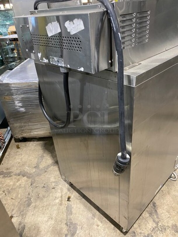 Carter Hoffmann Commercial Electric Powered Rethermalizer! All Stainless Steel! On Casters! Model: RTH18N4 SN: 318347 208V 60HZ 3 Phase - Image 4 of 8