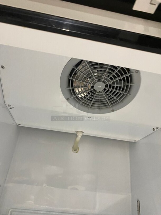 Migali Commercial Single Door Reach In Cooler Merchandiser w/ Poly Coated Racks on Commercial Casters! MODEL C-23RM SN: C-23RM16012292014 115V 1PH - Image 6 of 8