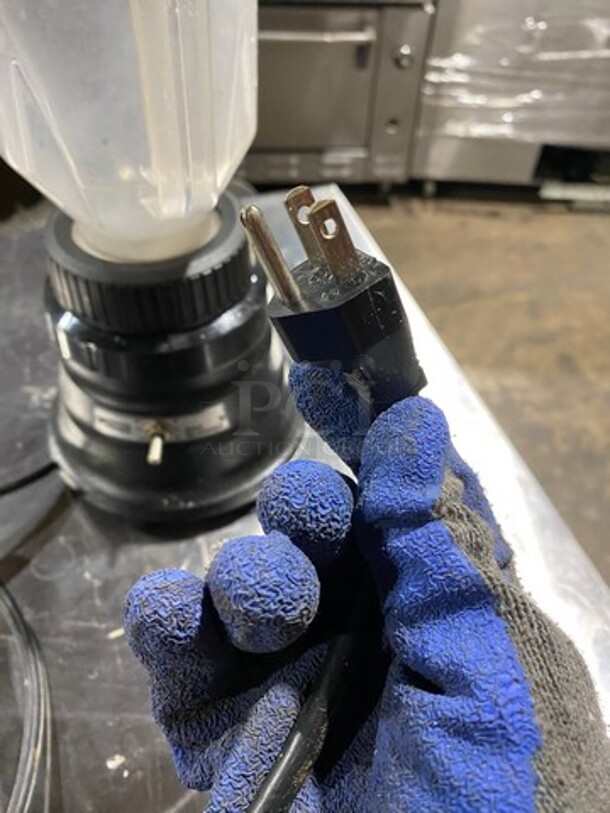 Waring Commercial Countertop Bar Blender! With 48 OZ Pitcher And Lid! - Image 7 of 7