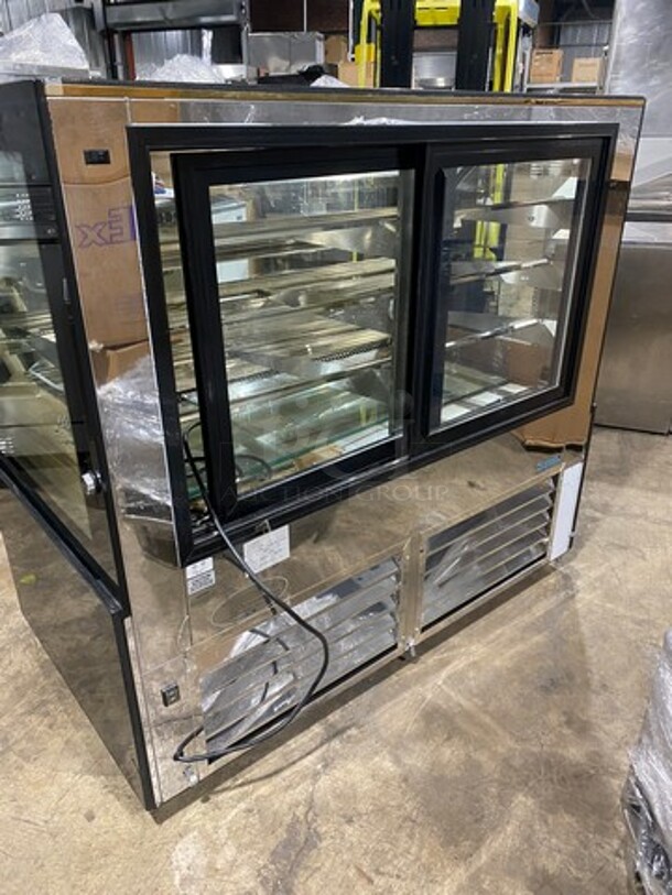 2016 Leader Commercial Refrigerated Display Case Merchandiser! With Curved Front Glass! With Rear Access Doors! Model: EMCB57D SN: NA08M1603B 115V 60HZ 1 Phase - Image 3 of 12