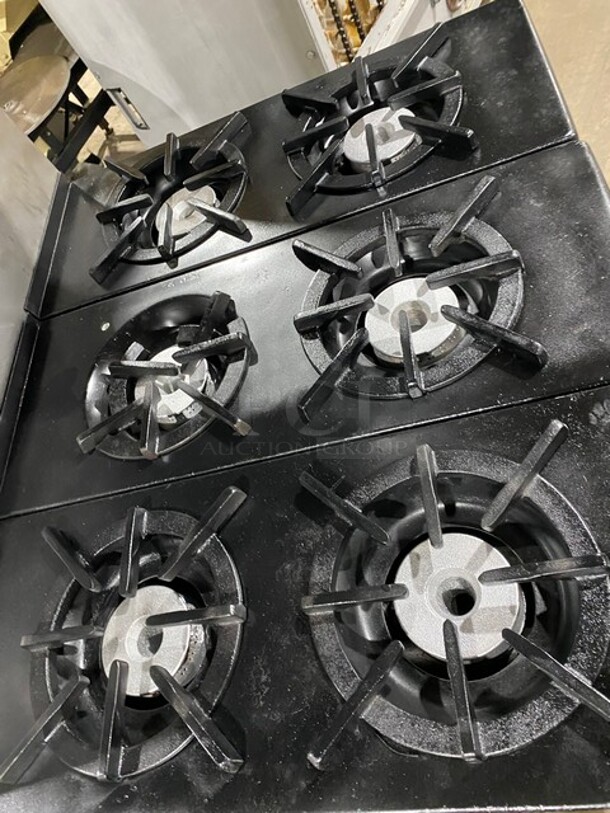 Southbend Stainless Steel Commercial Gas Powered 6 Burner Stove! With Raised Back Splash And Salamander! With Oven Underneath! On Legs!   - Image 5 of 10