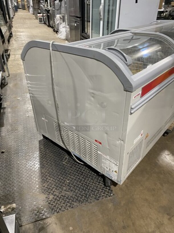 2016 AHT Chest Freezer Merchandiser! Model Manhattan210VS Serial 34990700000059! 110-120V 1Phase! With Baskets! One Glass Dor Missing! On Legs!  - Image 3 of 10