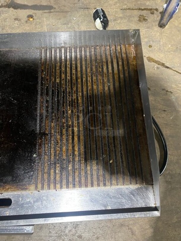 Vevor Commercial Countertop Flat And Grooved Grill Combo! With Back And Side Splashes! All Stainless Steel! Model: LDS22 - Image 5 of 9