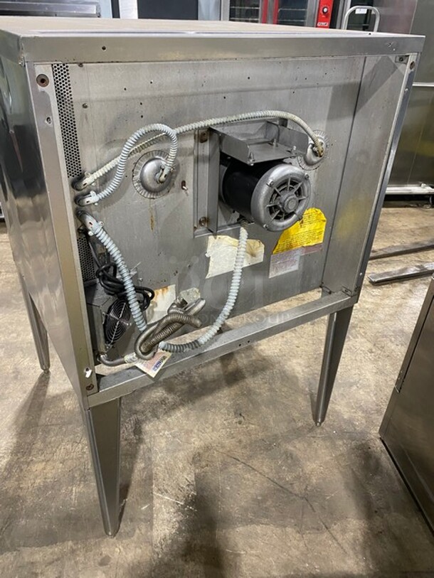 Blodgett Commercial Natural Gas Powered Convection Oven! With View Through Doors! Metal Oven Racks! On Legs! SN:121912ZG001S - Image 3 of 8