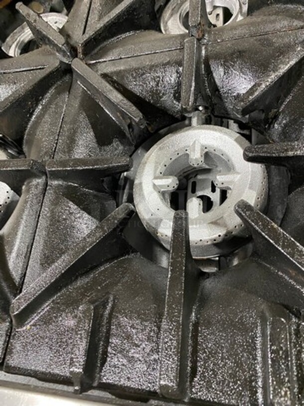 Sunfire Commercial Natural Gas Powered 10 Burner Stove! With Raised Back Splash! With 2 Full Size Oven Underneath! All Stainless Steel! On Casters! - Image 6 of 11
