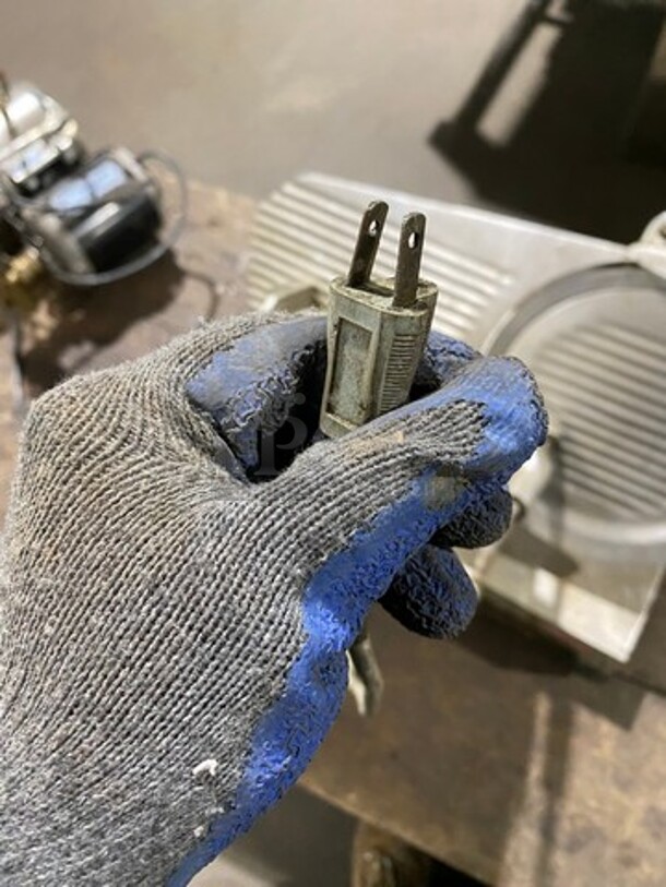 Commercial Countertop Deli/ Meat Slicer! All Stainless Steel! Model: 827 SN: 9775000305614 115V 60HZ 1 Phase - Image 6 of 8