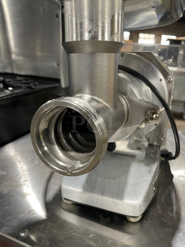 Nice! Fleetwood All Stainless Steel Meat Grinder! 115V 60HZ 1Phase! Model: M-12-S Serial: D0110092 - Image 6 of 8