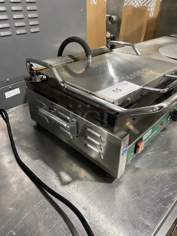 Waring Commercial Countertop Panini/Sandwich Supremo Grill! All Stainless Steel! Press With Ribbed Surface! Model: WPG250 120V - Image 3 of 8