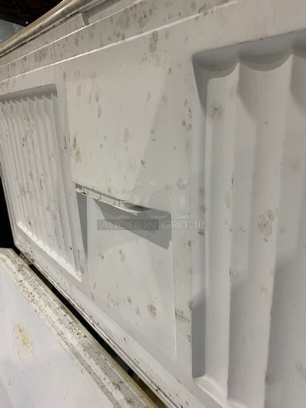 Whirlpool Commercial Reach Down Chest Freezer! With Hinged Top Lid! Model: WZC3122DW00 SN: U44005713 115V - Image 7 of 10