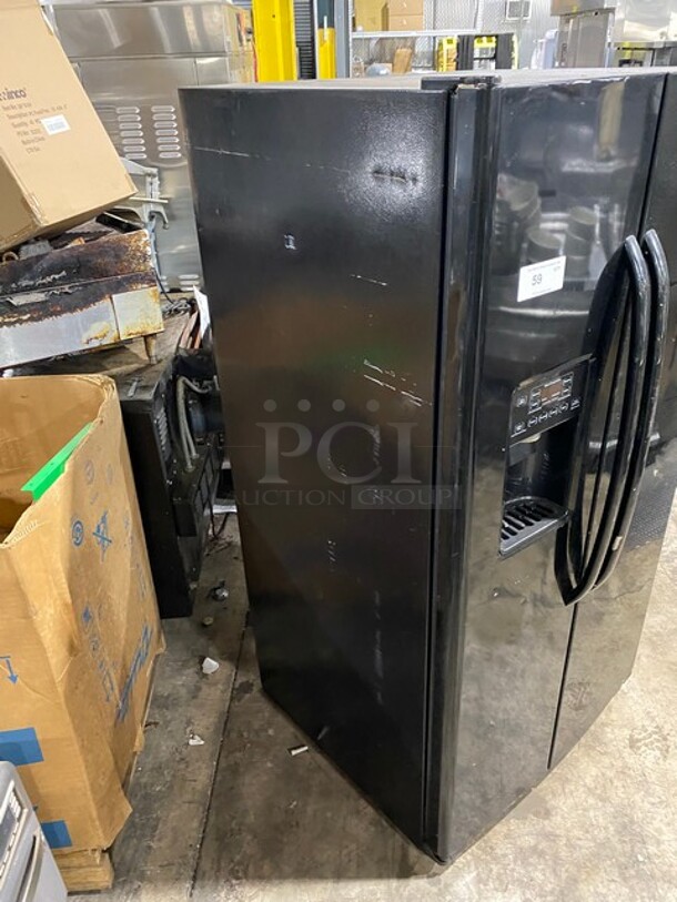 General Electric 2 Door Cooler & Freezer Combo! With Racks! With Water & Ice Dispenser! Model GSHF6HGDBCBB Serial 408999! 110/127V!  - Image 2 of 10