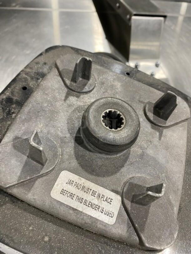 Waring Commercial Countertop Blender! BASE ONLY! Model: MX1000XT SN: 070906 120V - Image 6 of 8