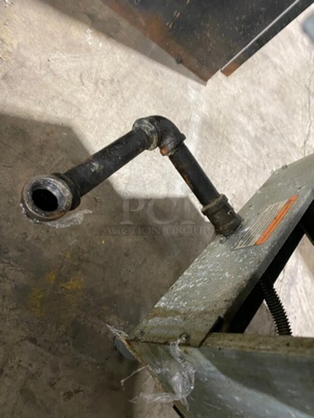 Pitco Frialator Commercial Natural Gas Powered Deep Fat Fryer! With 2 Metal Frying Baskets! All Stainless Steel! On Legs! Model: 45C SN: G18MB085404 - Image 9 of 9