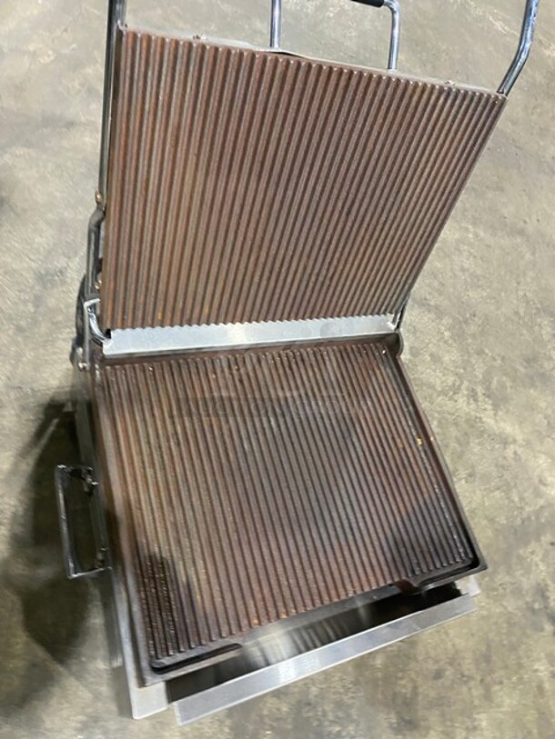 Waring Commercial Countertop Panini/Sandwich Supremo Grill! All Stainless Steel! Press With Ribbed Surface! WORKING WHEN REMOVED! Model: WPG250 SN: 150113 120V 60HZ - Image 6 of 7