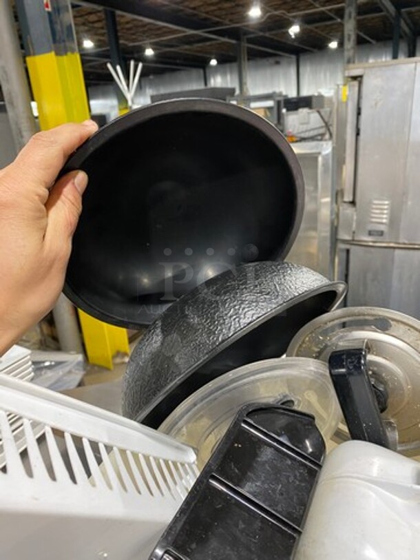 ALL ONE MONEY! MISCELLANEOUS! Includes Black Poly Bowls, Poly Baskets, And Much More! - Image 8 of 11