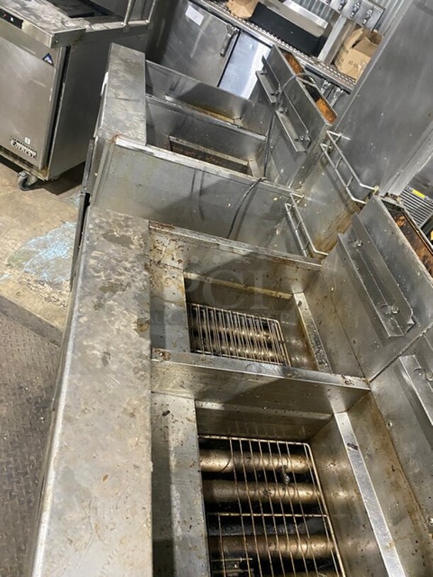 Pitco 4 Bay Natural Gas Powered Commercial Deep Fat Fryer With Dump Station! Working When Removed! MODEL SGH50 SN: G11BD005237 115V  - Image 4 of 10