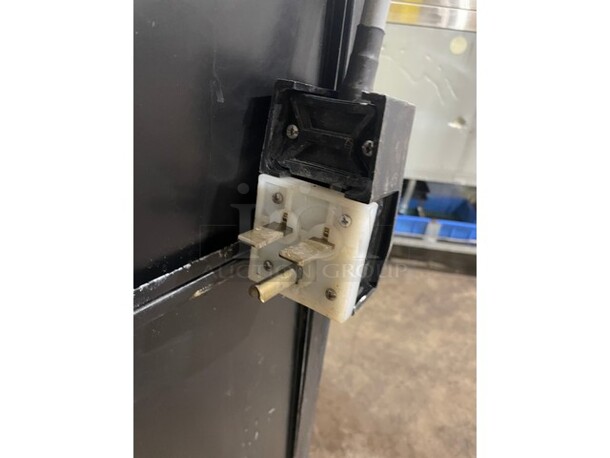 LIKE NEW! Commercial 5 Tier HEATED Open Grab-N-Go Merchandiser Display Showcase! Individually Controlled Tiers! 208V 1 Phase! Working When Removed!   - Image 7 of 7