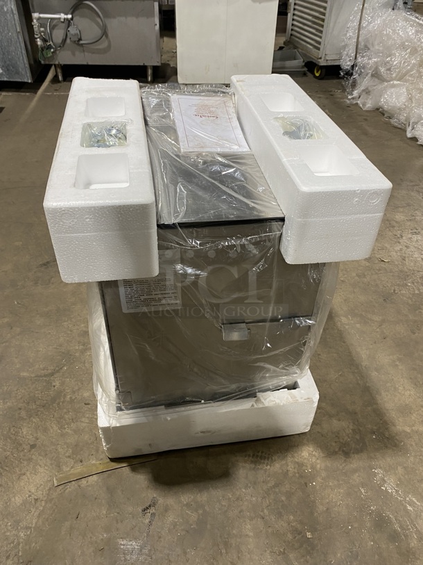BRAND NEW IN THE BOX! Smokin Tex Electric Powered Insulated Pro Series Smoker/Slow Cooking Oven! Model 1400! SN: 140014908064 Real Wood Flavor! 110V 1 Phase! On Casters!
 - Image 2 of 9