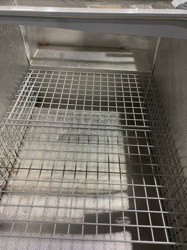 AHT Commercial Reach Down Chest Freezer Display Merchandiser! Model: PARIS145 SN: 40990900000076 110/120V 60HZ 1 Phase - Image 6 of 9