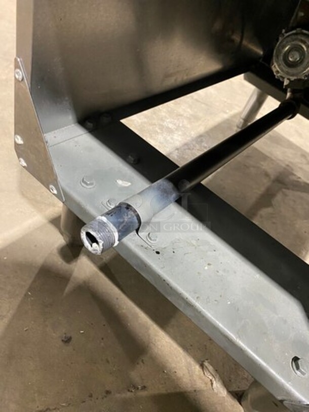 Cook Rite Commercial Natural Gas Powered Deep Fat Fryer! With Backsplash! With 2 Metal Frying Baskets! All Stainless Steel! On Legs! Model: ATFS40 - Image 9 of 9