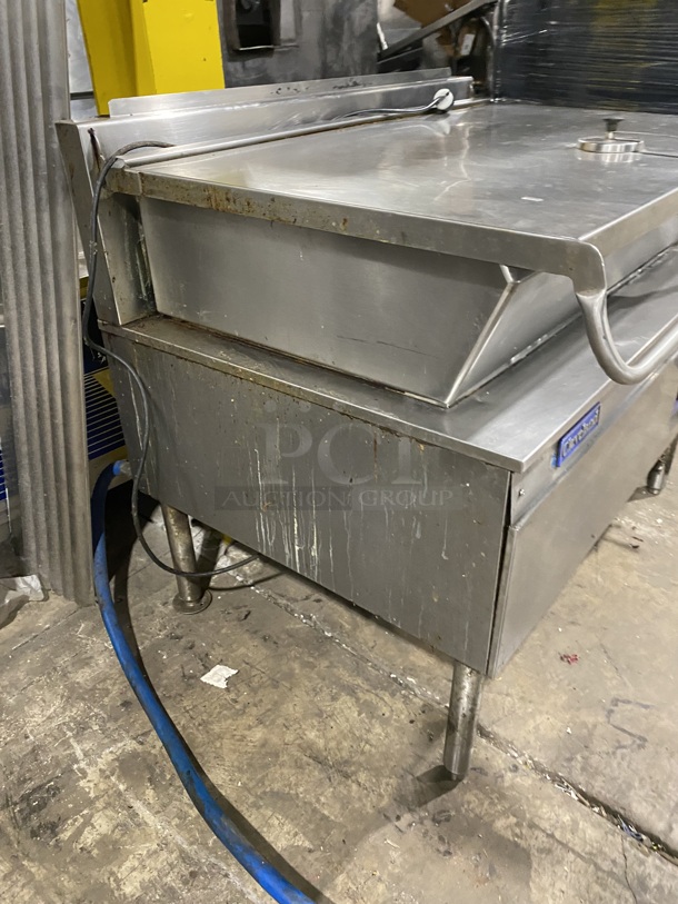 WOW! CLEVELAND 40 Gallon Natural Gas Powered/ Tilt Skillet/ Braising Pan! With Automatic Hydraulic Lift! Model SGL40TR! On Legs! Working When Removed!  - Image 3 of 10
