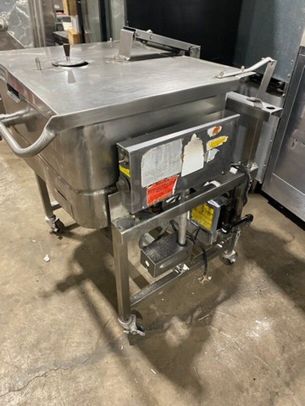 Groen Commercial Natural Gas Powered Skillet/Braising Pan! All Stainless Steel! On Casters! - Image 2 of 10