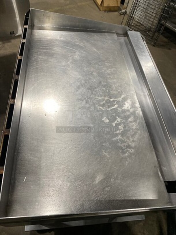 Vulcan Hart Commercial Natural Gas Powered Flat Top Griddle! With Back And Side Splashes! On Equipment Stand! All Stainless Steel! On Casters! Model: 48RRGCKR1 SN: 650097965 - Image 5 of 9