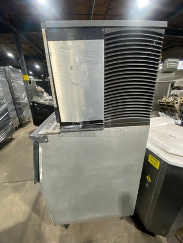 Manitowoc Commercial Ice Maker Machine! With Commercial Ice Bin! All Stainless Steel! On Legs! Model: ID0502A161D SN: 1120025579 115V 60HZ 1 Phase - Image 3 of 8