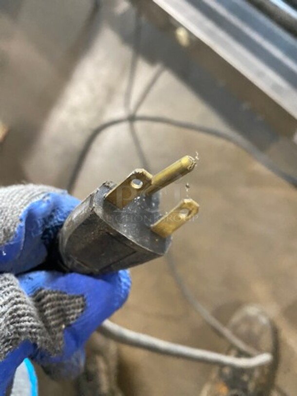 APW Wyott Commercial Countertop Hot Dog Roller Grill! All Stainless Steel! Model: HRS755T SN: 817961611364 208/240V 60HZ 1 Phase - Image 8 of 8