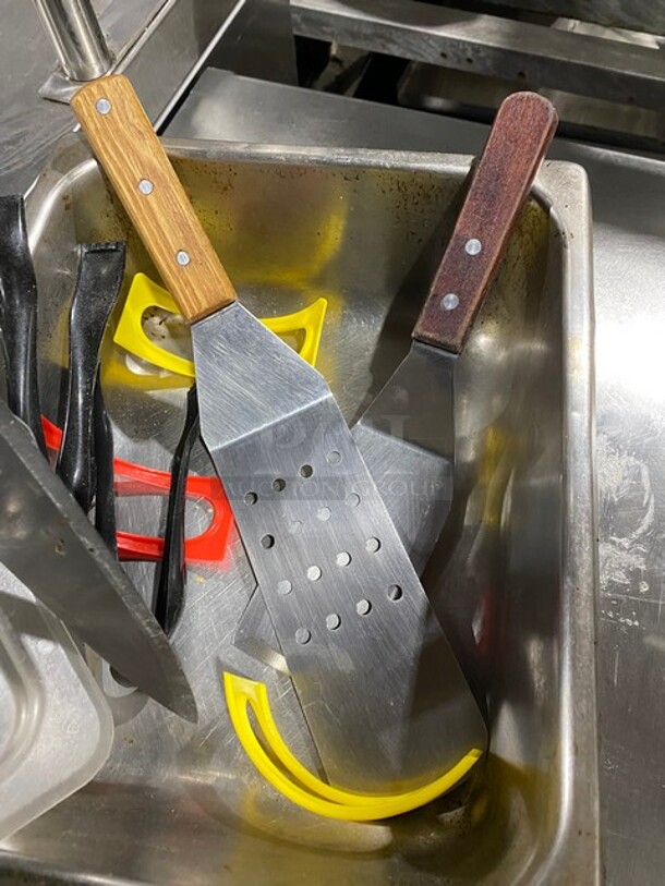 ALL ONE MONEY! Kitchen Utensils! Empanada Press/Former! Assorted Spatulas! - Image 2 of 4