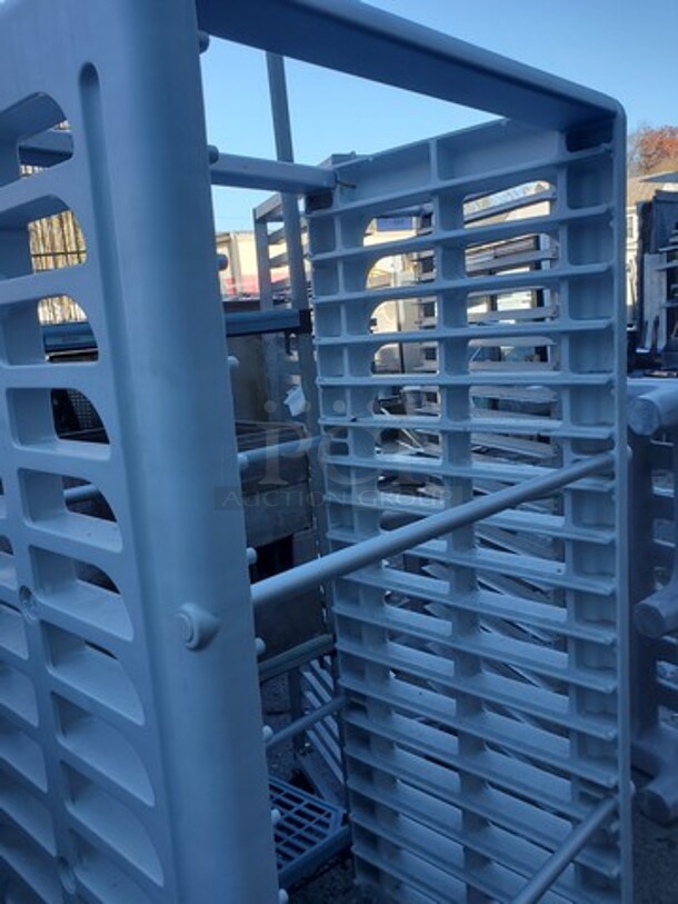 Rubbermaid cooling rack  - Image 4 of 8