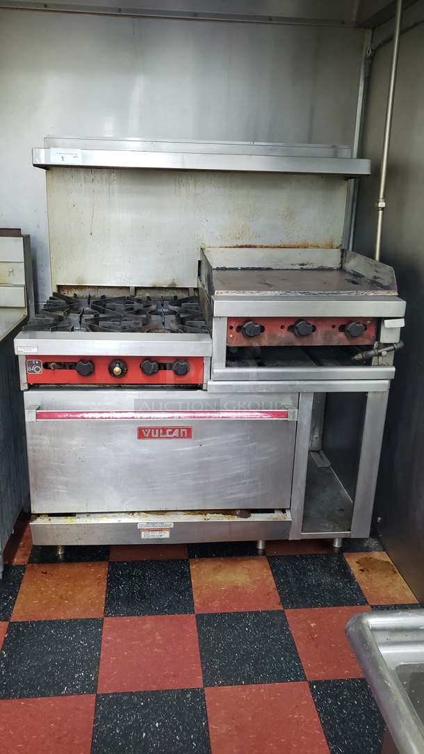 Vulcan Hart 4 Burner Range/ Griddle, Charbroiler & Standard Oven! Natural Gas - Image 1 of 3
