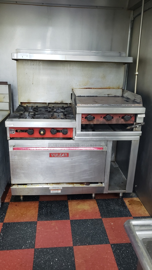 Vulcan Hart 4 Burner Range/ Griddle, Charbroiler & Standard Oven! Natural Gas