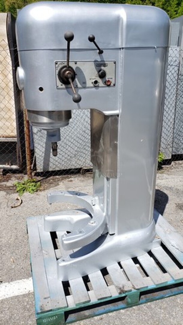 Hobart M802 80qt Mixer w/ Mixing Bowl & Attachments! 
208V
3PH - Image 1 of 8