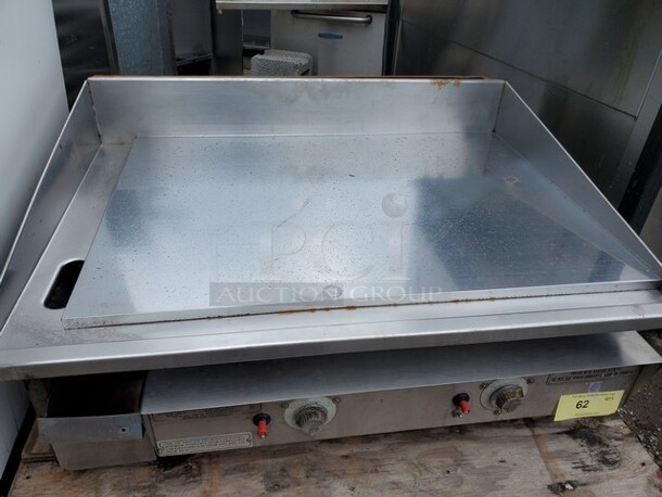 MIRACLEAN 36BFLD Natural Gas GRILL 36"X30"X17" - Image 1 of 5