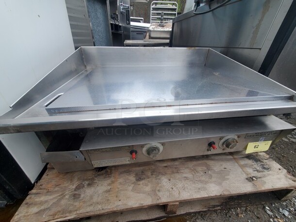 MIRACLEAN 36BFLD Natural Gas GRILL 36"X30"X17" - Image 4 of 5