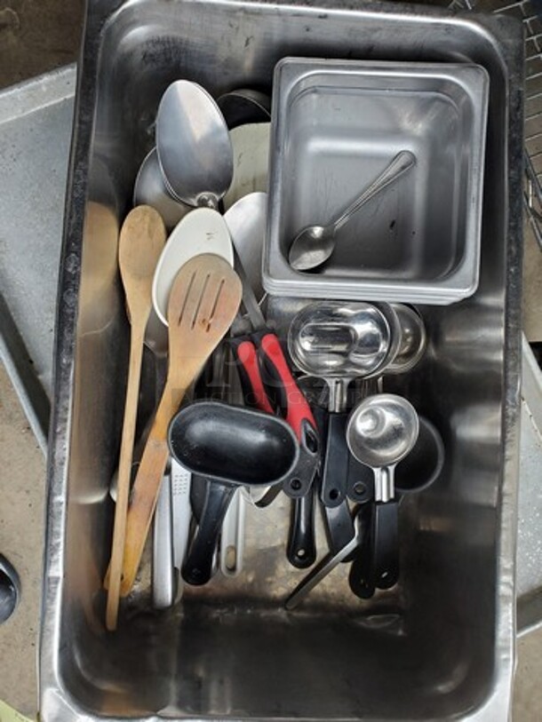 ALL ONE MONEY Kitchen Utensils! - Image 2 of 3
