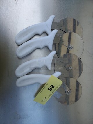 White Handle Pizza Cutter BIDX4