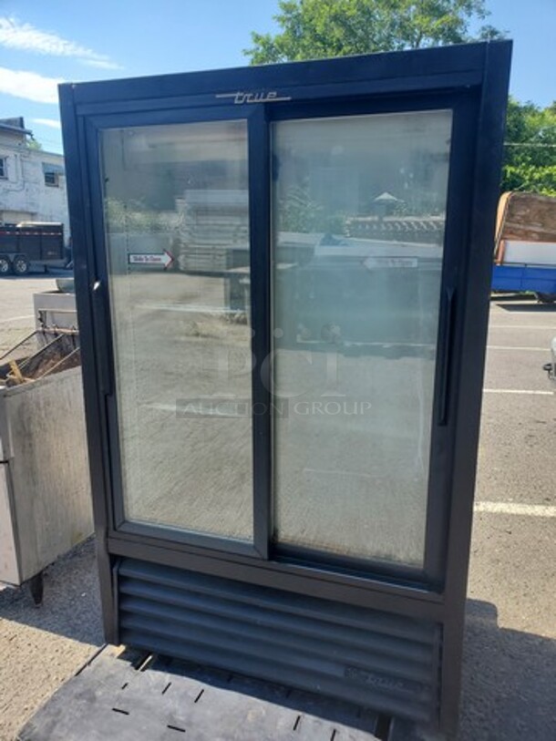 True 40" Two Section Glass Door Merchandiser, (2) Sliding Doors, Working! 40X29X62 - Image 1 of 4