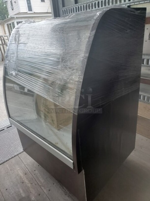 37" Dry display case SOLD AS IS - Image 2 of 3