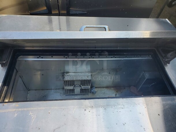 True TSSU-60-10-HC 60" TSSU Series Sandwich/Salad Prep Table. *Has some dents*
115 V - Image 2 of 9