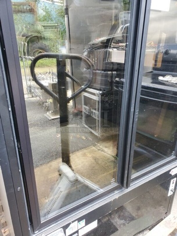 Federal Industries CGR 3652 3FT Refrigerated Display Case
Good Working Condition
120 V
60 Hz
1 PH - Image 9 of 11