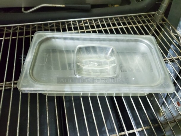 Lot of 5 Plastic Food Storage Containers w/ Lids - Image 1 of 4