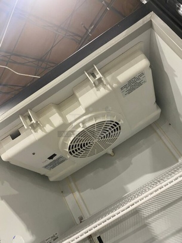 Imbera Commercial Single Door Reach In Cooler Merchandiser! With View Through Door! Model: G319CO2 SN: 111161010359 115V 60HZ 1 Phase - Image 6 of 8